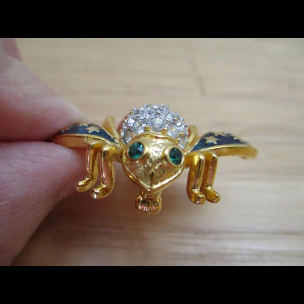 Vintage Joan Rivers, Patriotic Bee Brooch